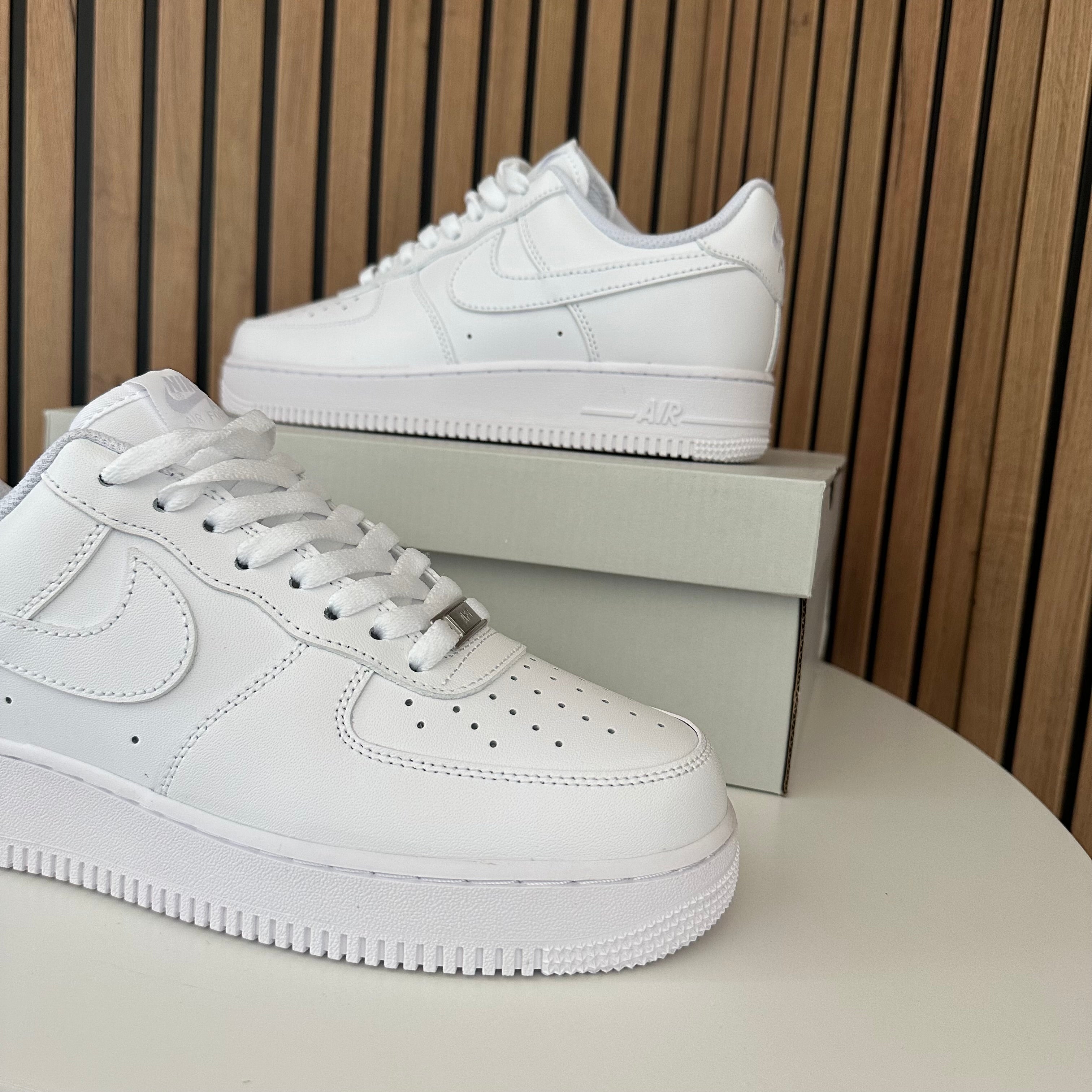 NIKE AIR FORCE 1 WHITE