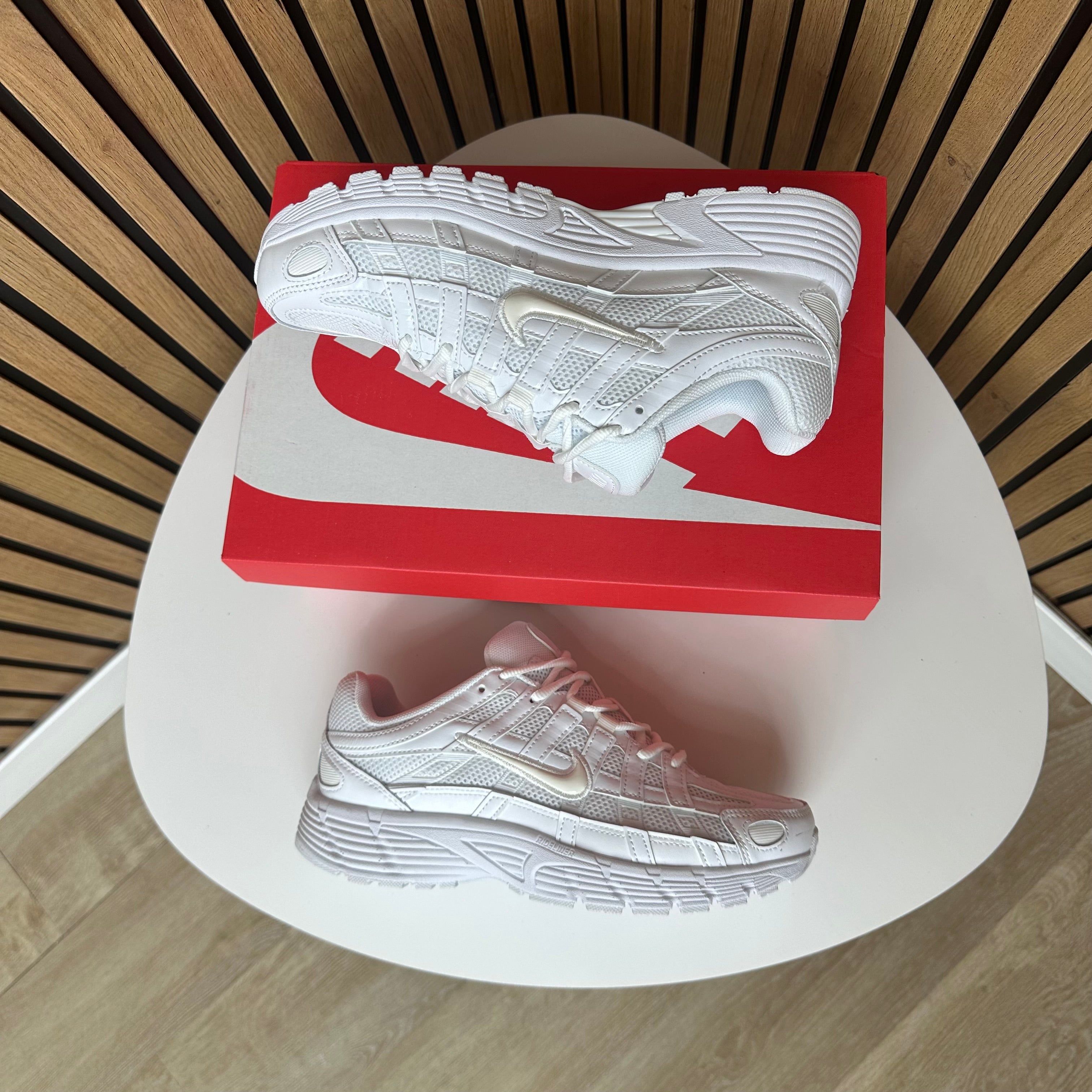 NIKE P6000