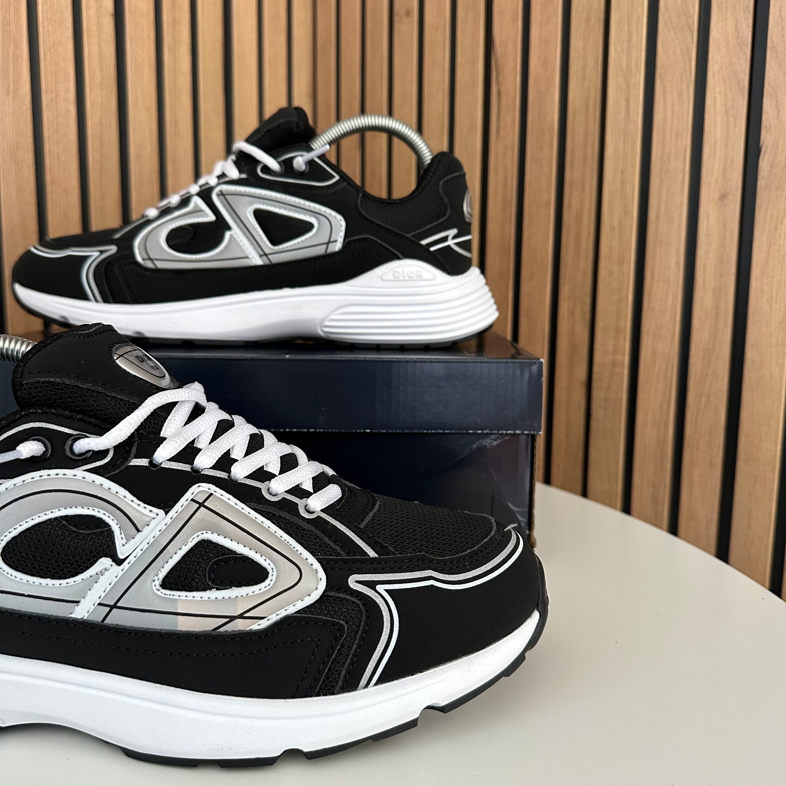 DIOR B30 BLACK & WHITE