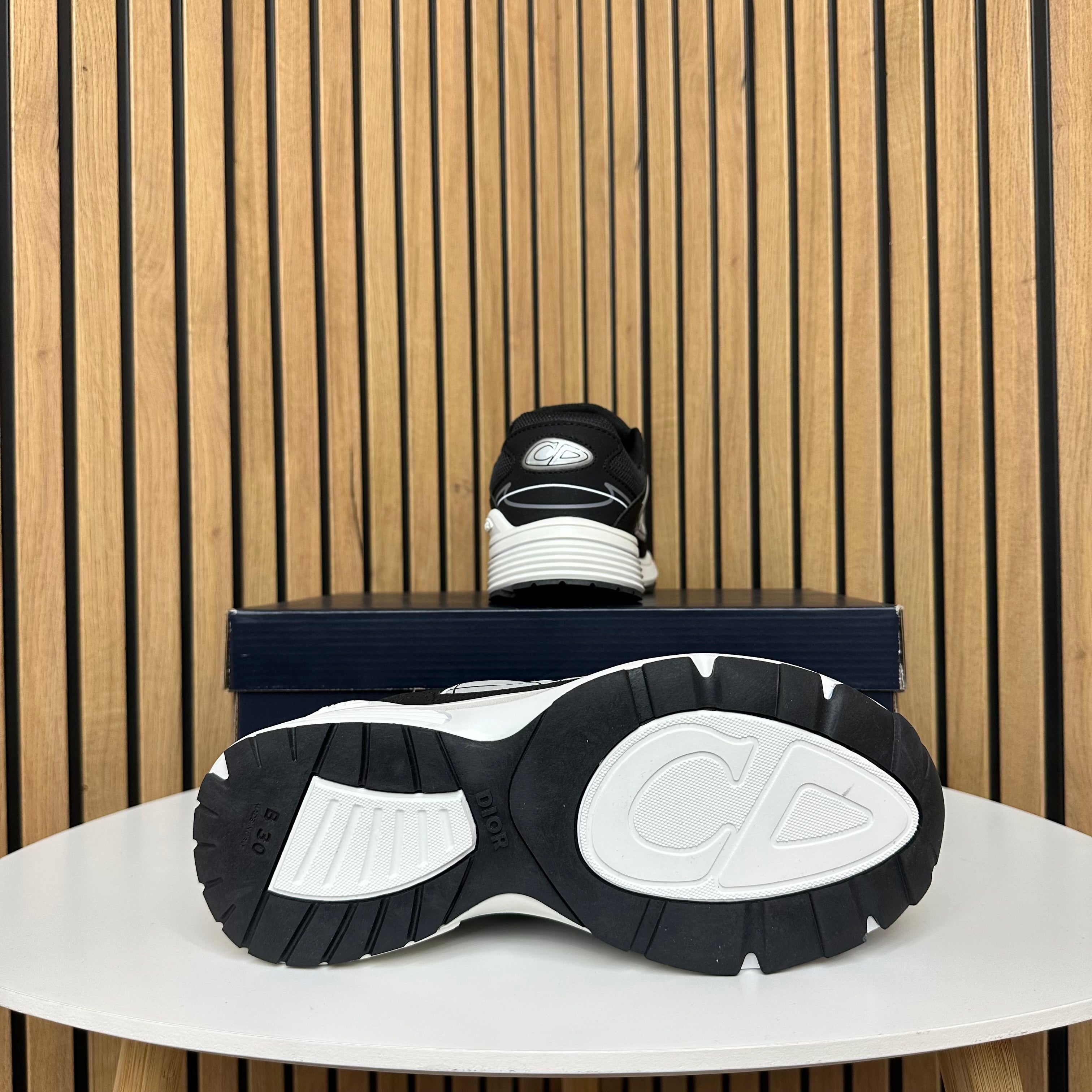 DIOR B30 BLACK & WHITE
