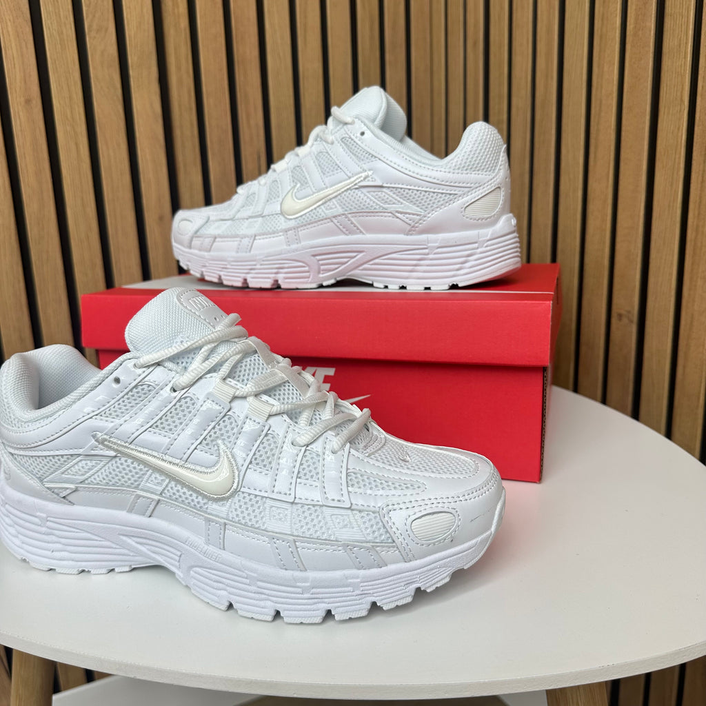 NIKE P6000