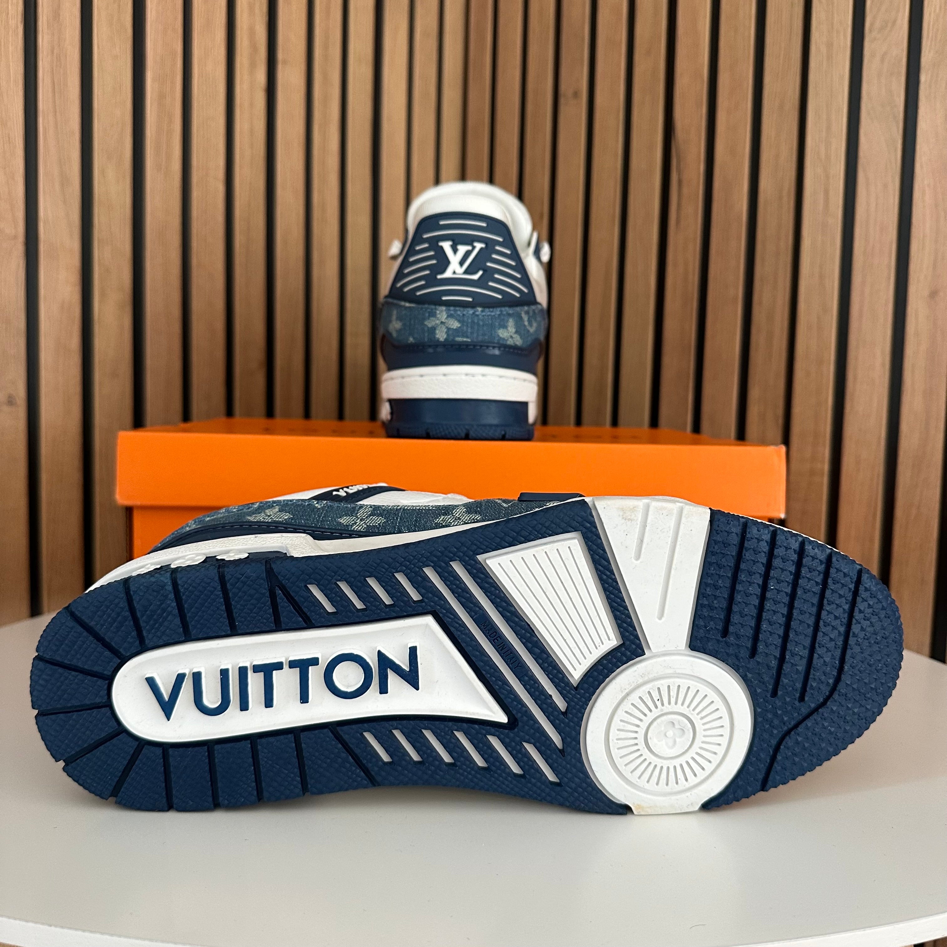 LV TRAINER BLUE & WHITE