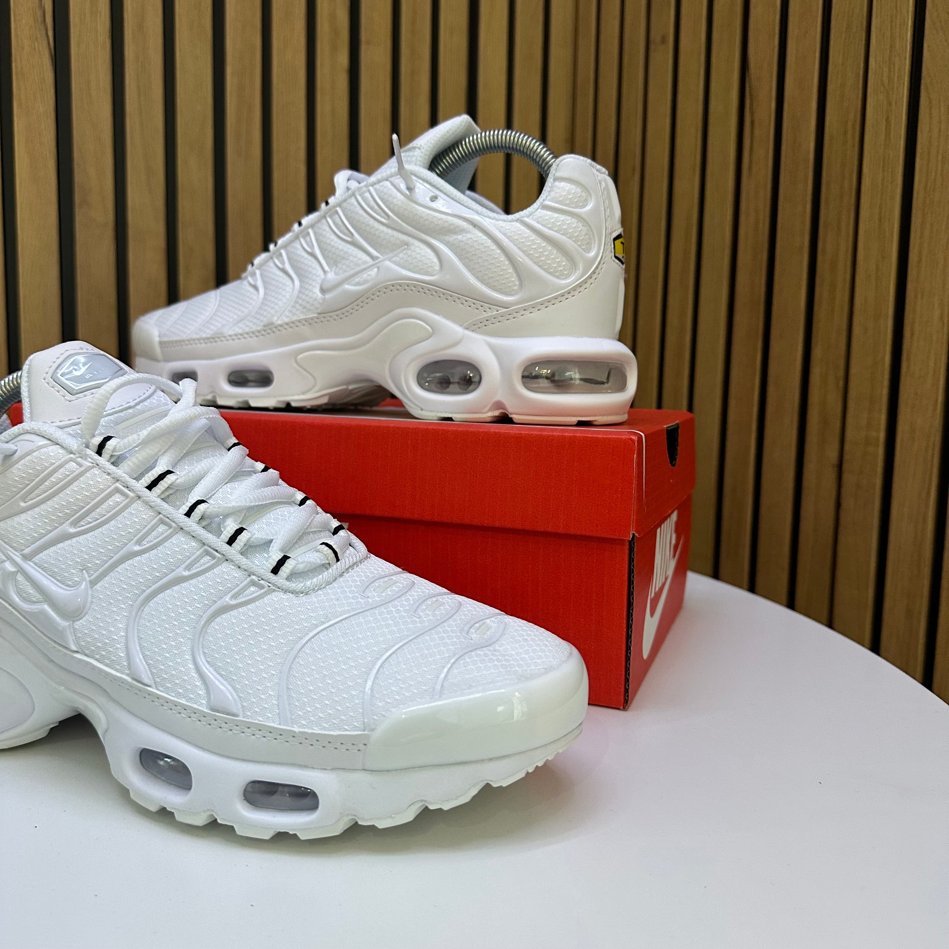 NIKE TN WHITE