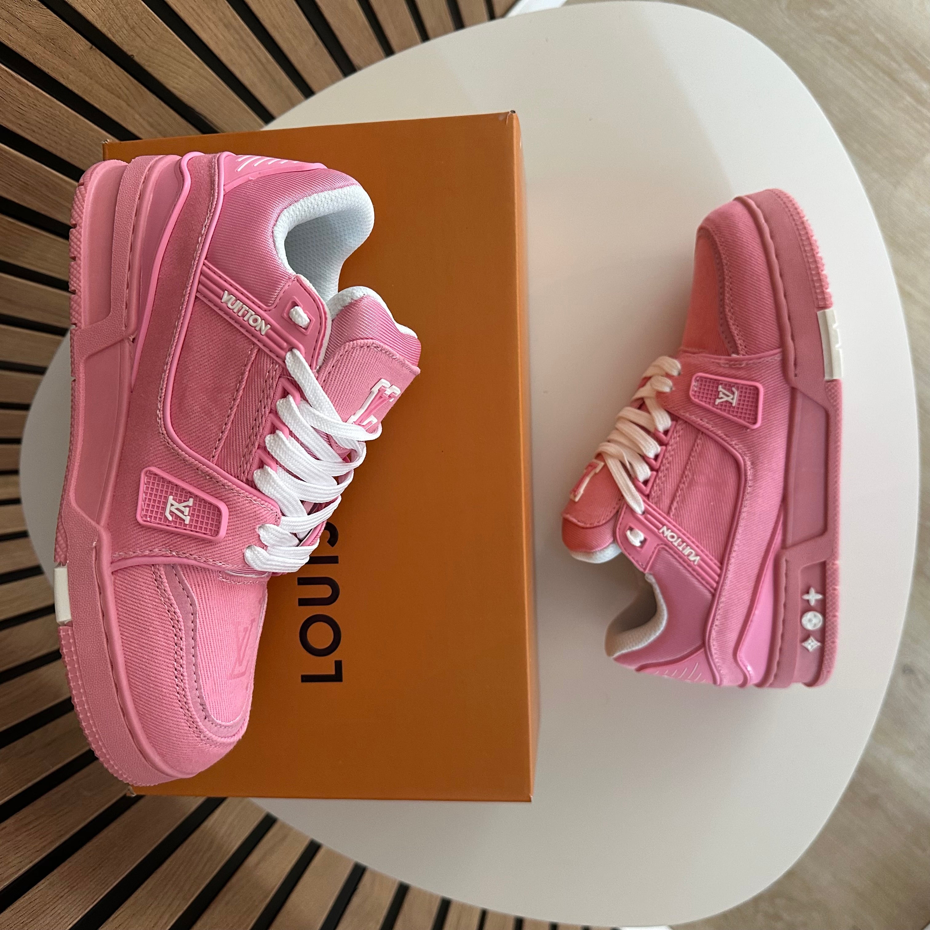 LV TRAINER PINK