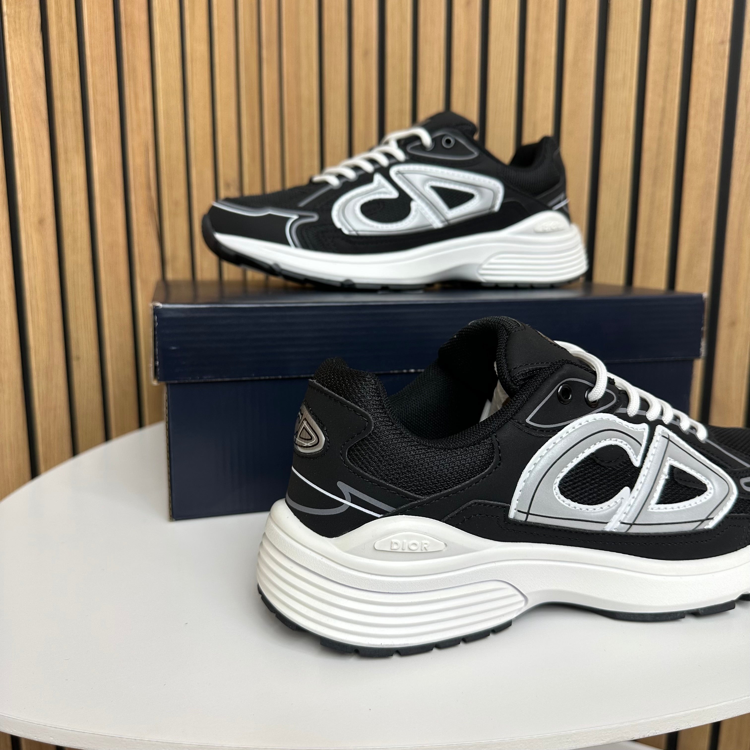 DIOR B30 BLACK & WHITE