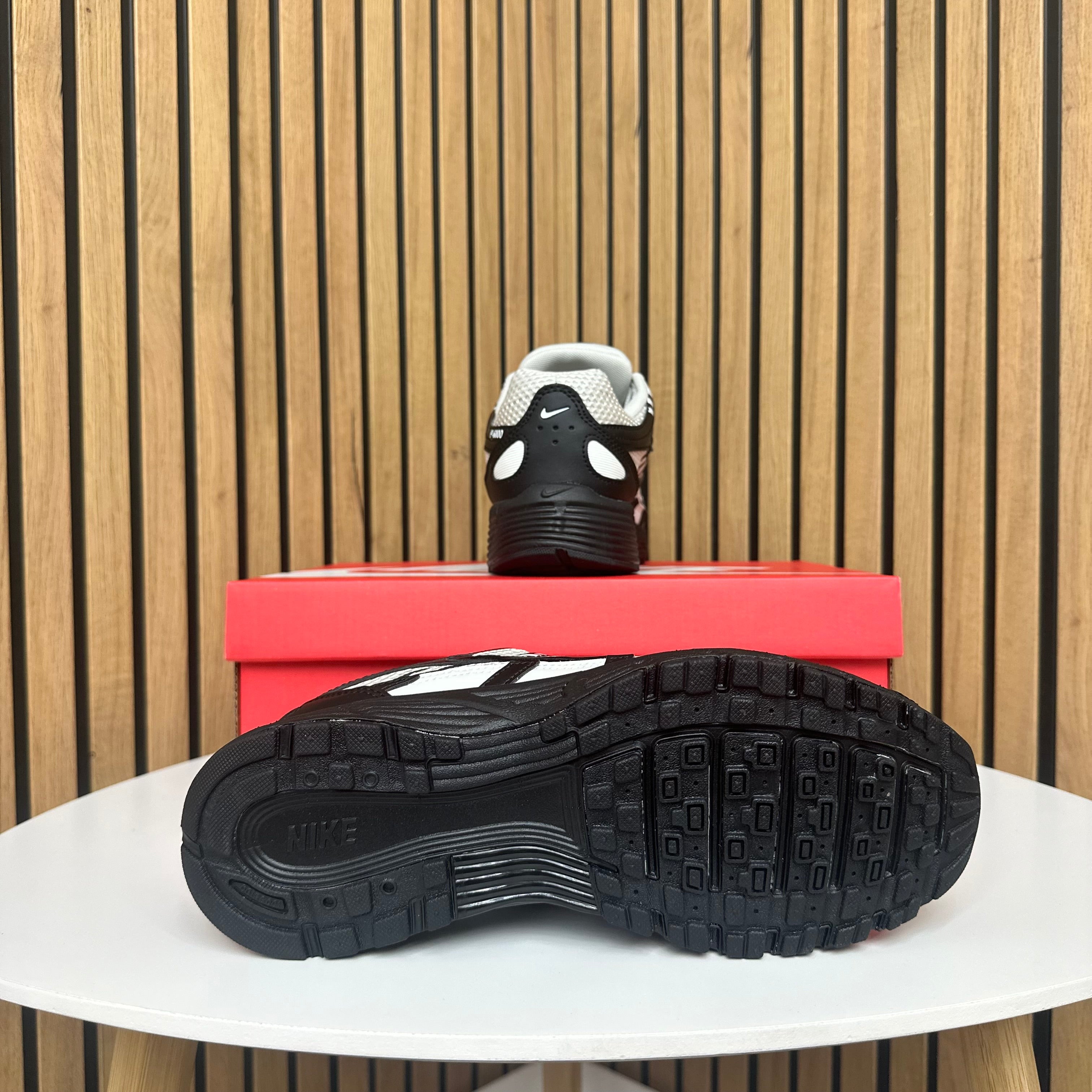 NIKE P6000