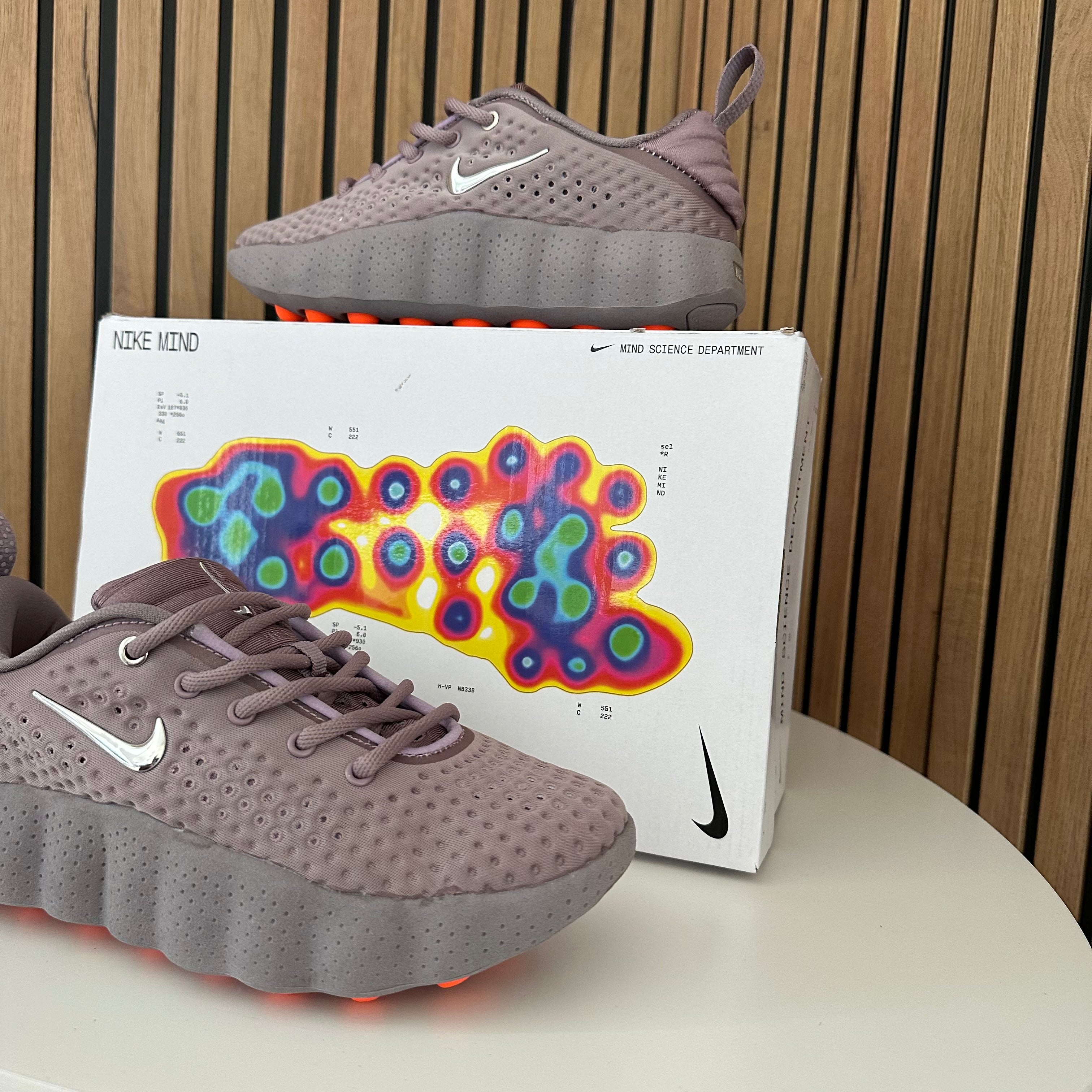 NIKE MIND 002