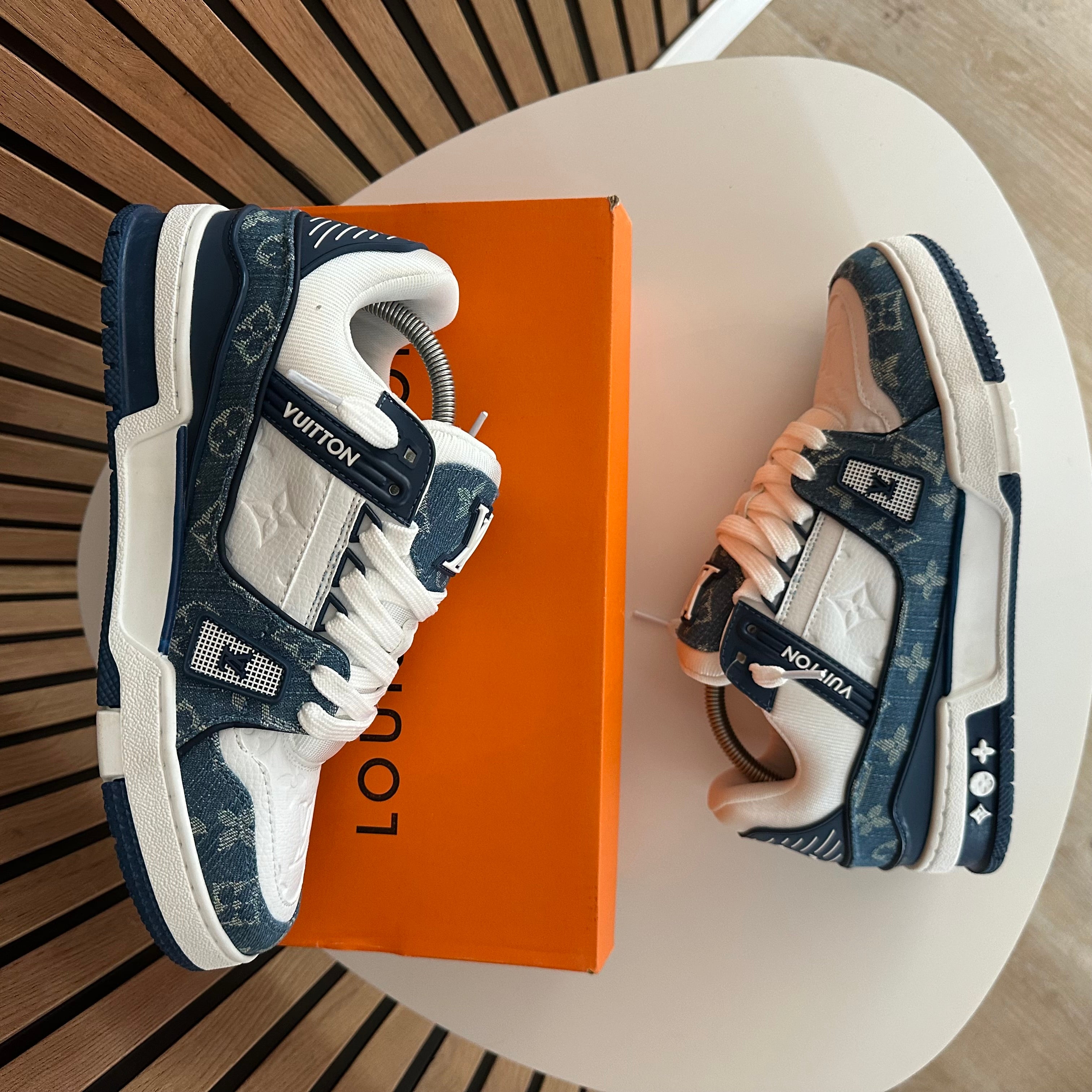 LV TRAINER BLUE & WHITE