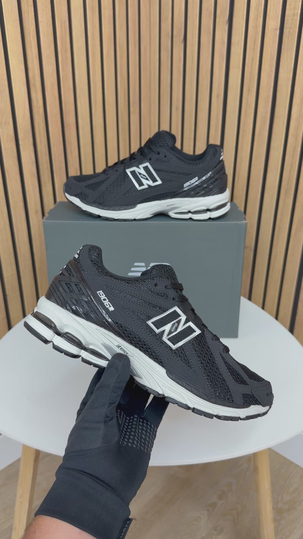 NEW BALANCE