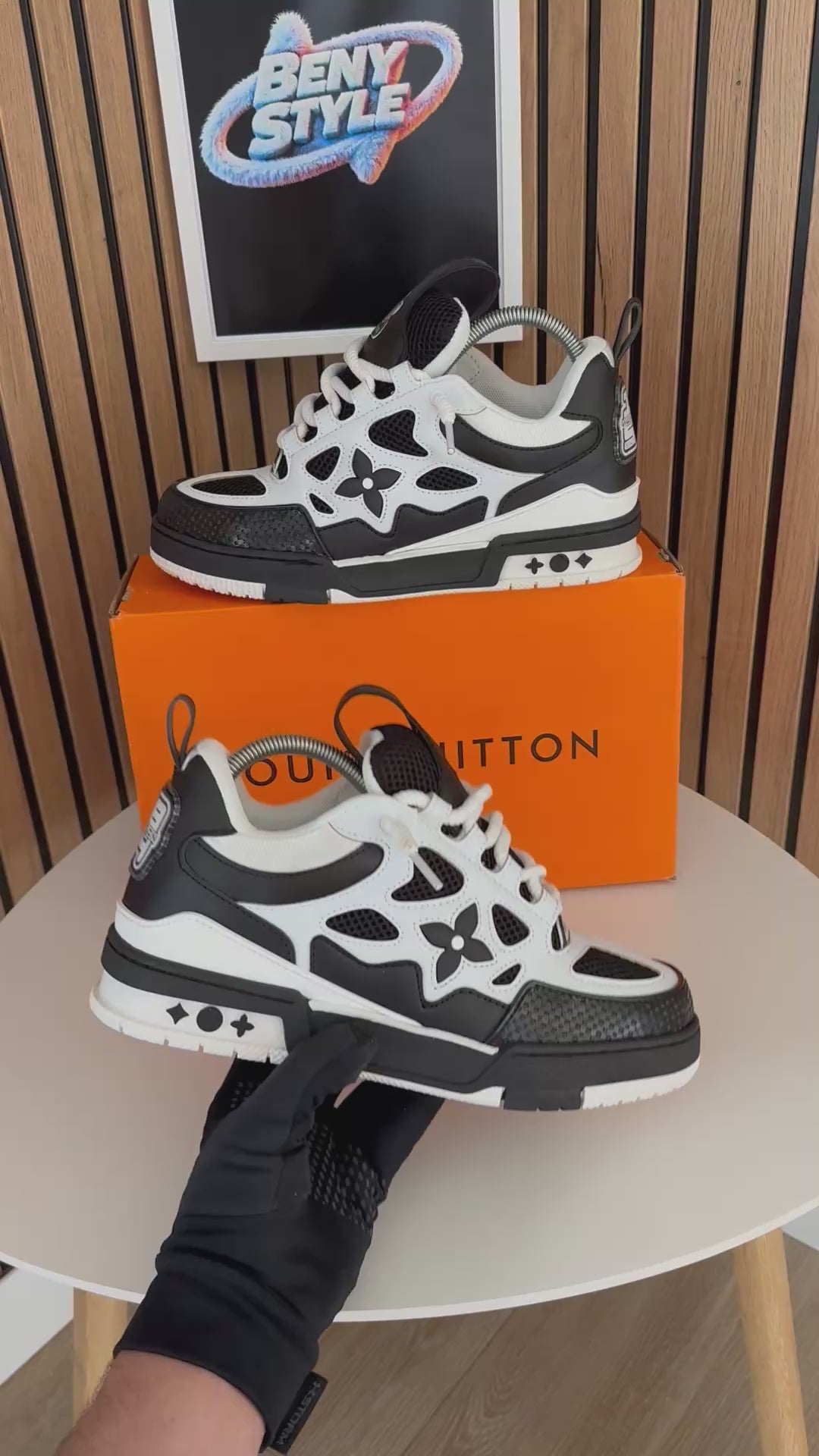 LV SKATE BLACK & WHITE