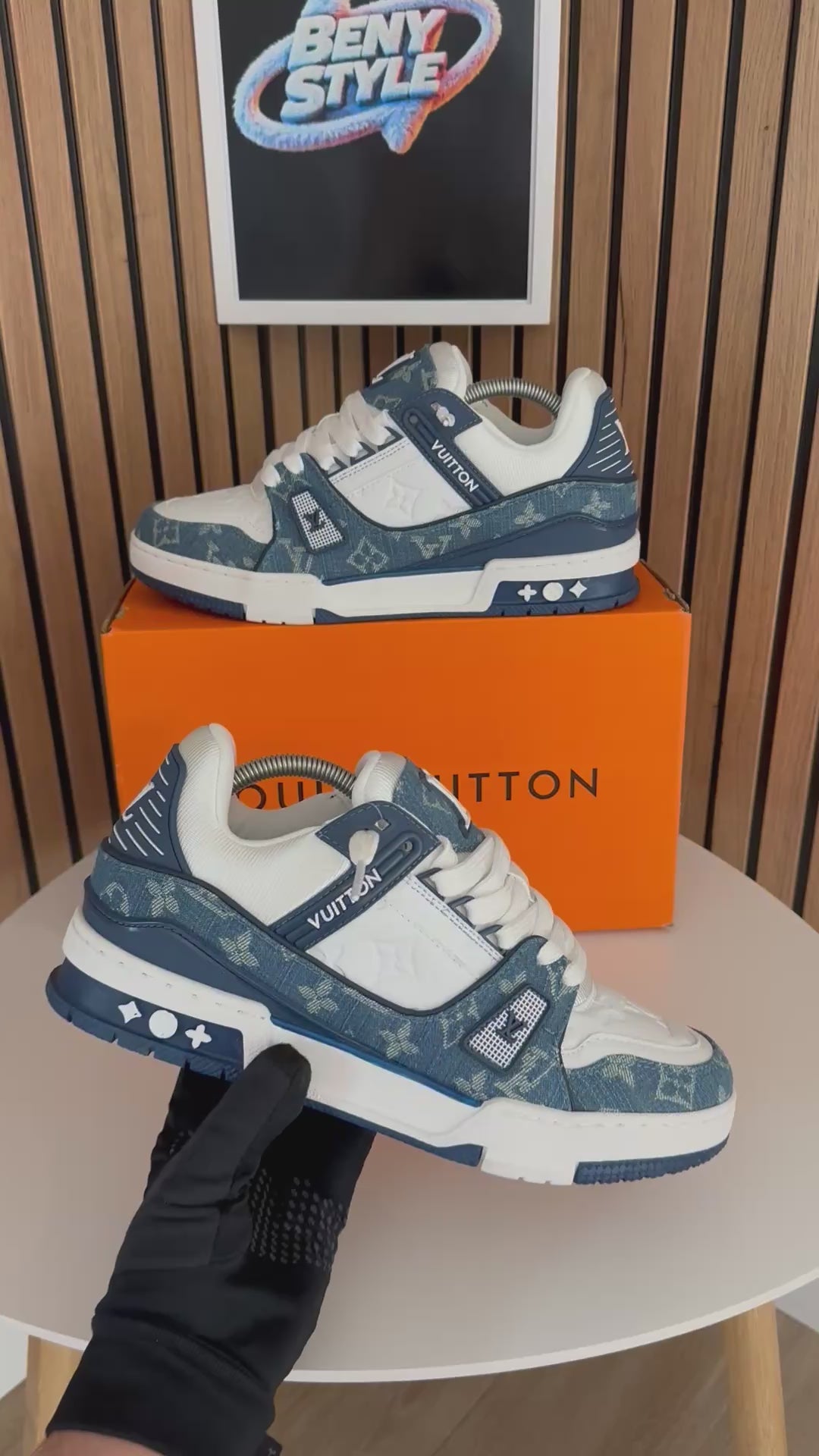 LV TRAINER BLUE & WHITE