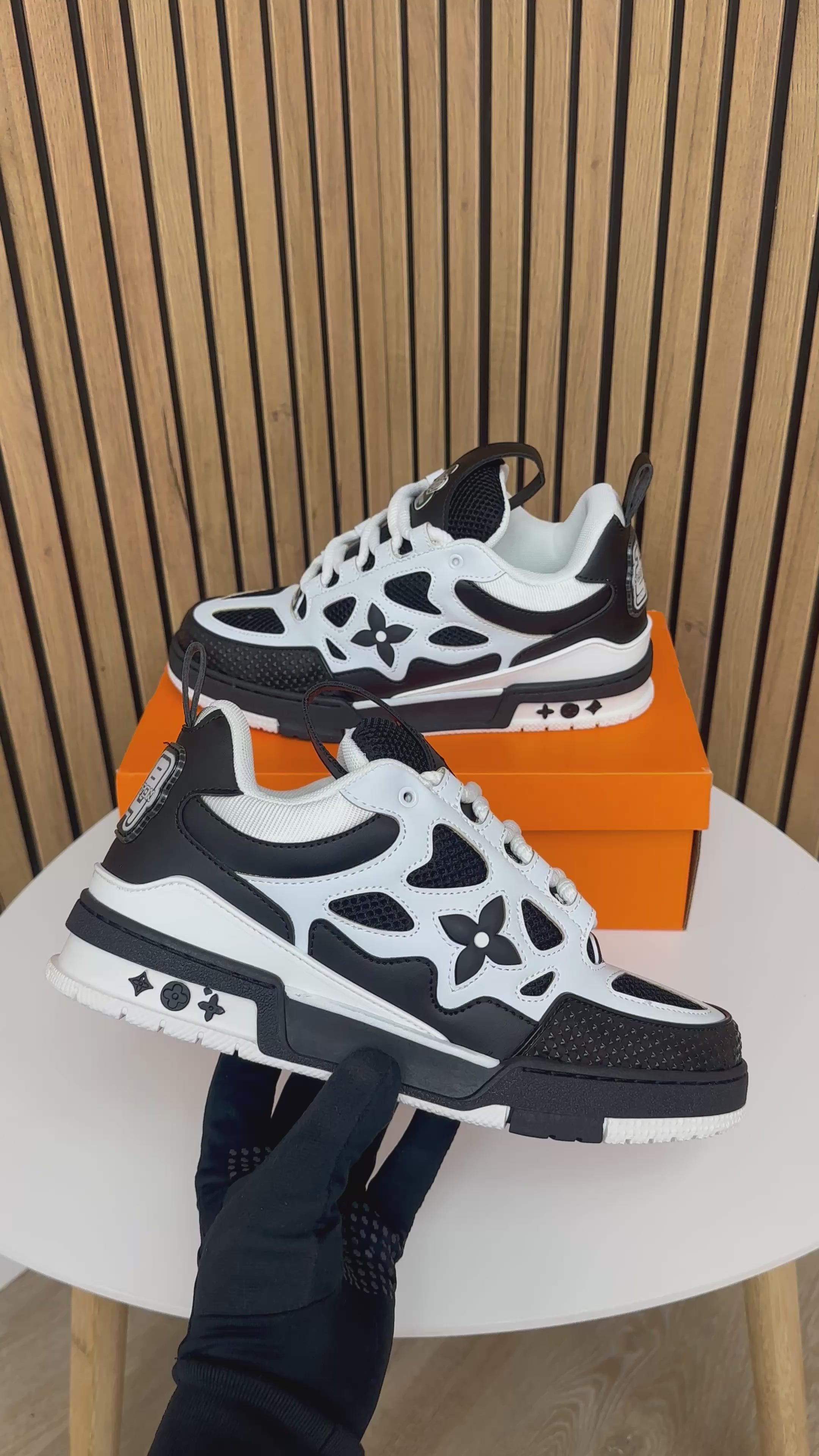 LV SKATE BLACK & WHITE