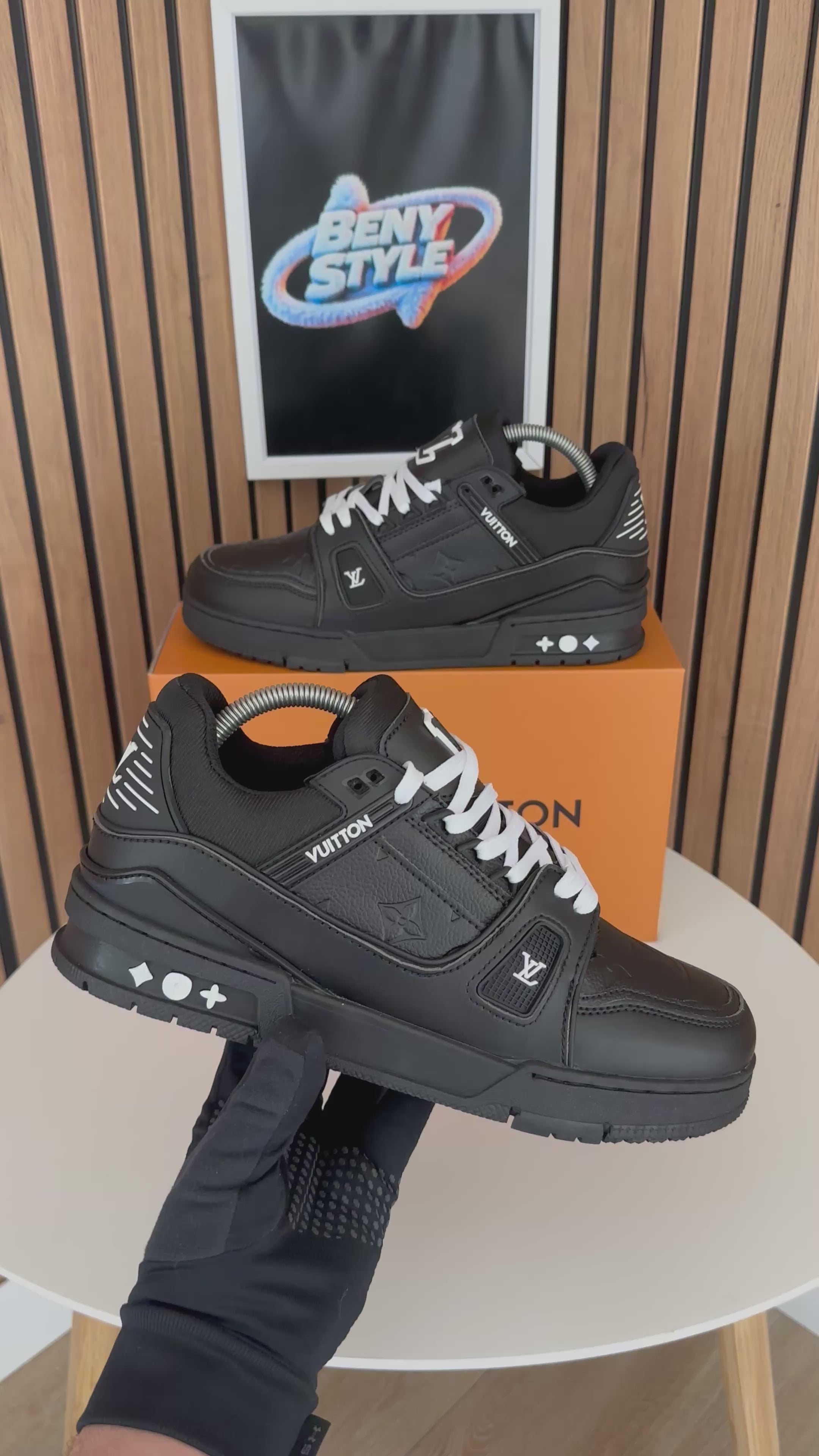 LV TRAINER BLACK